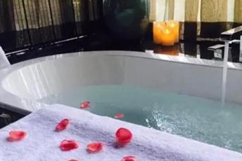 石家庄水疗池中的失重冥想：当身体学会漂浮